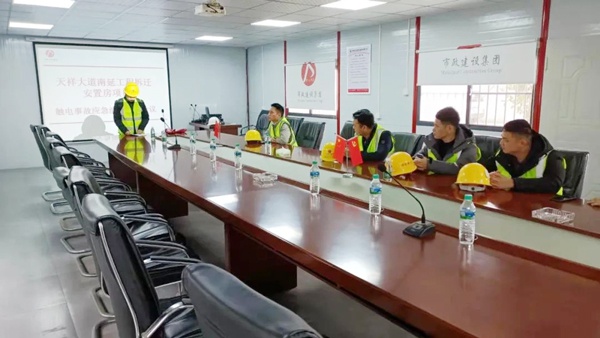 南昌市政建設(shè)集團開展觸電事故應(yīng)急救援演練6001.jpg