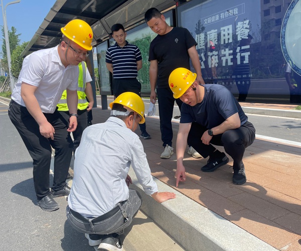 徐旭前往洛陽(yáng)東路綜合改造工程開(kāi)展五一期間檢查慰問(wèn)工作6001.jpg