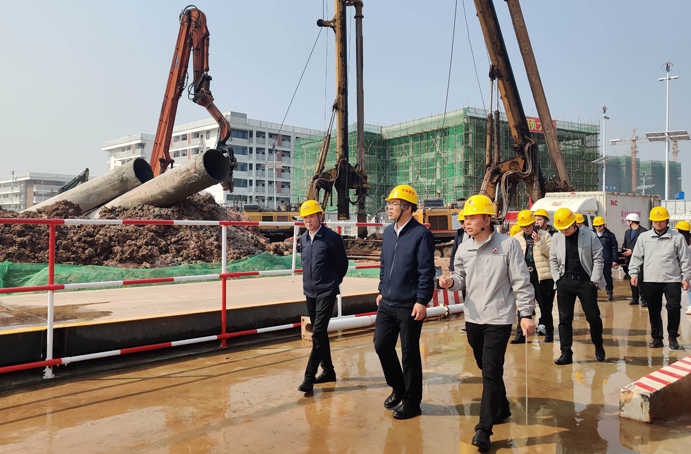 楊閑冬調(diào)研南昌市政建設集團贛州項目